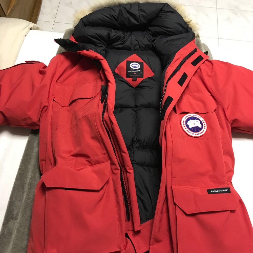 Men’s Canada Goose size Large